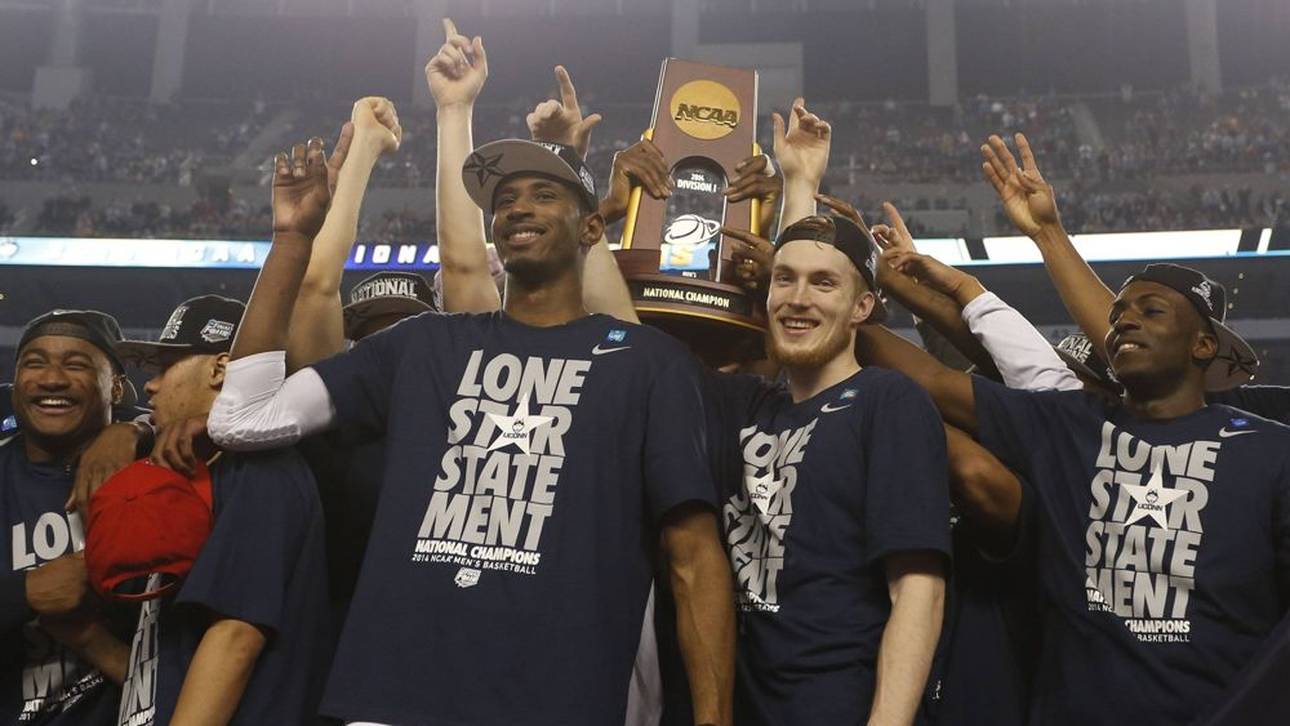 Niels Giffey (2.v.r.) gewann 2014 den NCAA-Titel