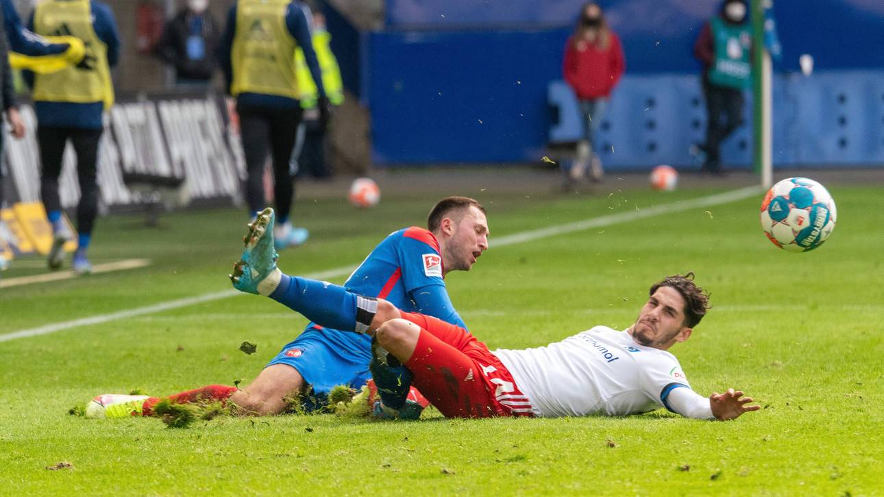 HSV bleibt an Spitzenreiter Bremen dran