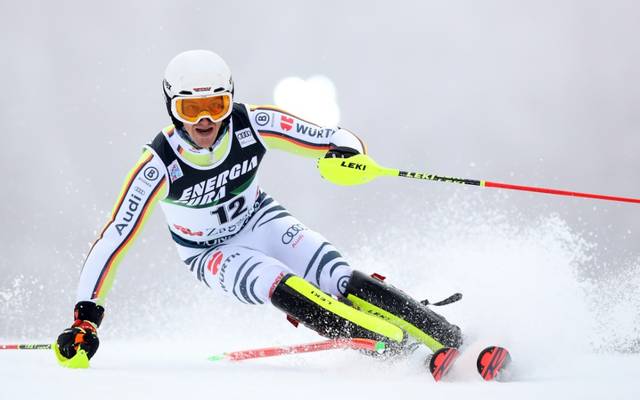 Nachtslalom In Schladming Strasser Scheitert Schwarz Siegt