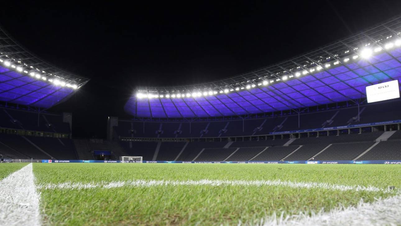 Wieder neuer Rasen für Hertha BSC im Olympiastadion