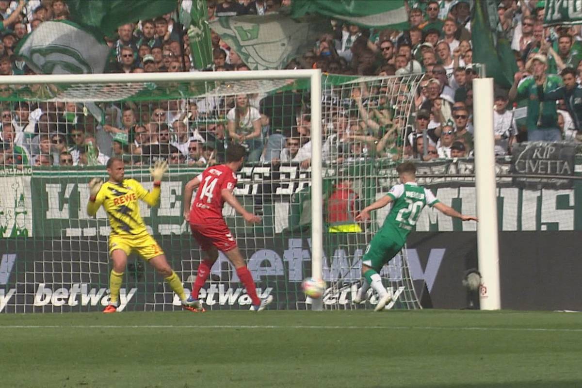 Werder kommt nach einer schwachen ersten Halbzeit mit Druck aus der Kabine. Damit sichert Bremen sich im Heimspiel gegen den 1. FC Köln den Klassenerhalt.