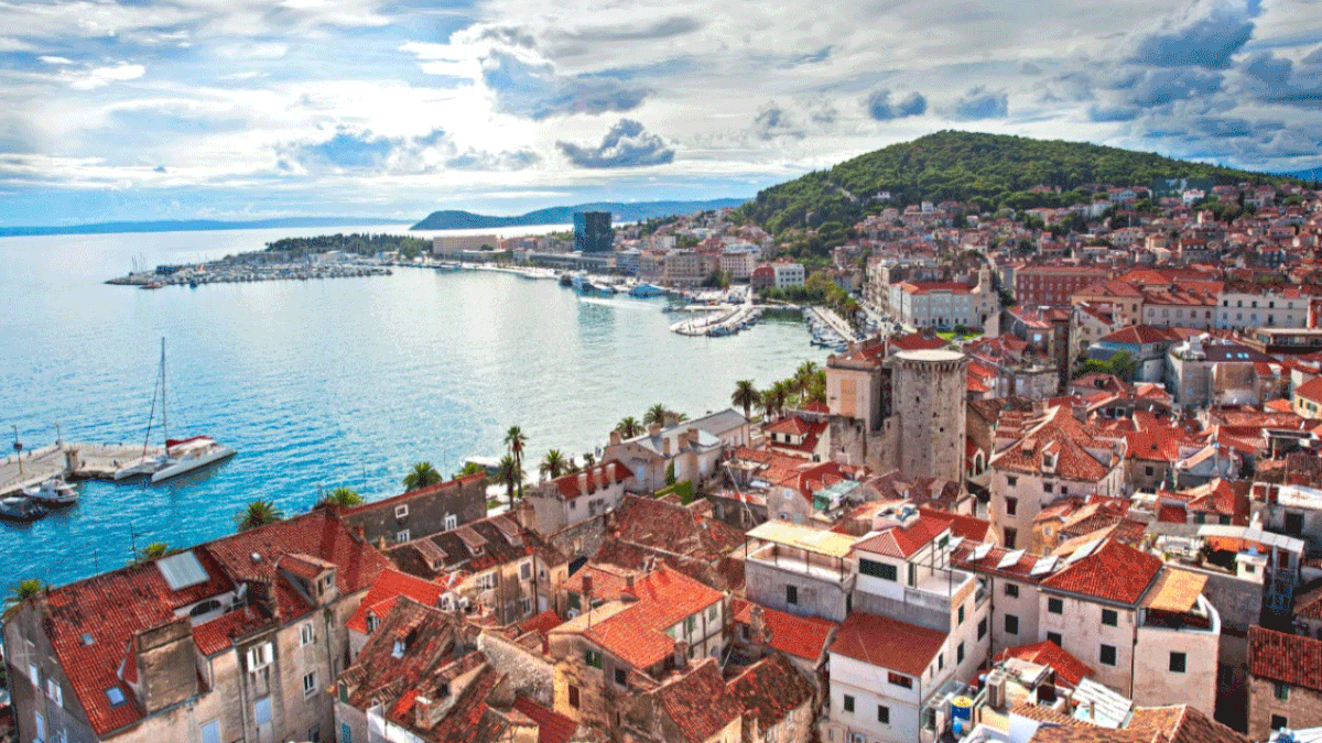Kroatien hat sowohl schöne Strände als auch viel Kultur für Urlauber zu bieten