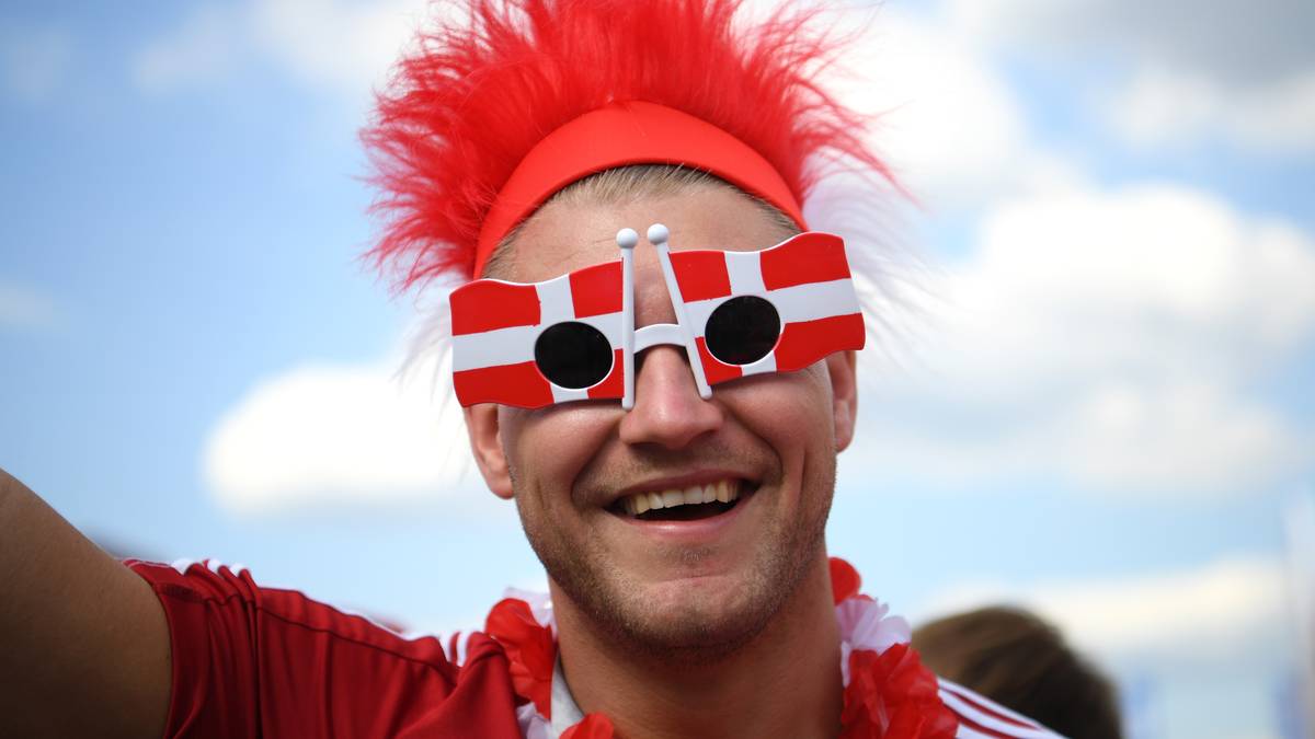 Dänemark pur! Dieser Fans ist vom Weiterkommen seiner Mannschaft überzeugt