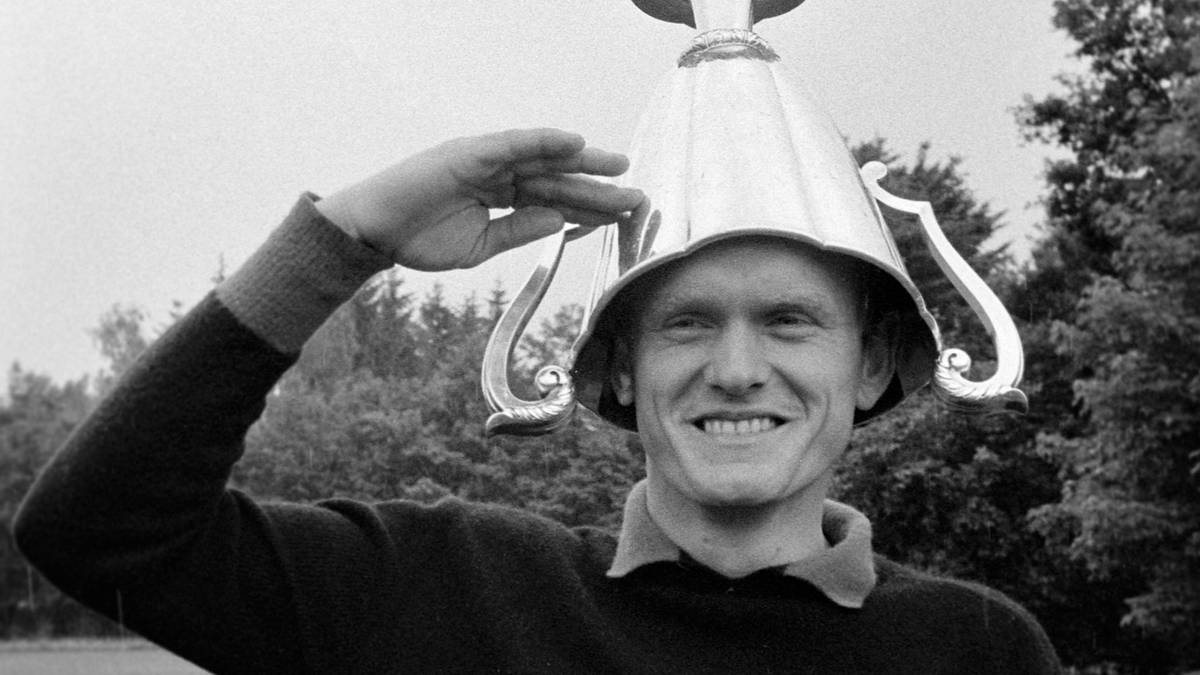 oder 1967 mit gewonnenem Europapokal der Pokalsieger auf dem Kopf - Maier machte (fast) jeden Jux mit