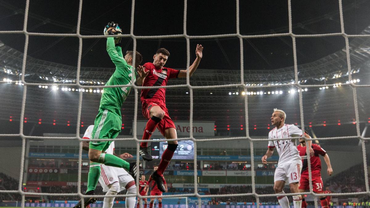 FC BAYERN - SVEN ULREICH: Routiniertes Spiel der Ersatz-Nummer 1, der Ruhe ausstrahlte. Erst in der Schlussphase gefordert, bei Vollands abgefälschtem Anschlusstreffer chancenlos. SPORT1-Note: 3