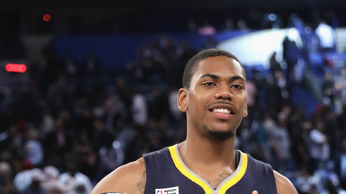 So sehen Sieger aus: Der Sohn von NBA-Legende Glenn "Big Dog" Robinson freut sich über seinen Erfolg beim diesjährigen Slam Dunk Contest