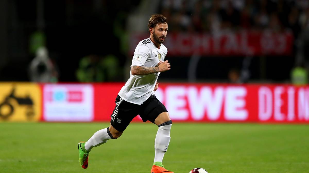 MARVIN PLATTENHARDT: Herthas ehrgeiziger Linksverteidiger strebt nach höheren Aufgaben. Vor einigen Wochen machte das Gerücht die Runde, der FC Bayern stünde vor einen Verpflichtung Plattenhardts. Vielleicht sorgt Plattenhardt in Russland dafür, dass daraus noch mal mehr als ein Gerücht wird. In diesem Transfer-Sommer scheint ja alles möglich...