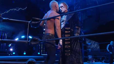 Sting (r., mit Darby Allin) debütierte bei AEW Dynamite