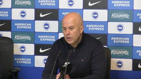 Liverpool-Trainer Arne Slot ist nach der Niederlage gegen Brighton sichtlich niedergeschlagen – auch aufgrund der aktuellen Verletzungen bei den Reds.