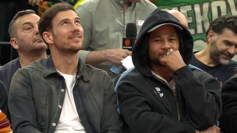 Beim Bayern-Sieg gegen Panathinaikos unterstützen auch die Fußballer Andi Obst und Co. - darunter auch zwei Nationalspieler. 