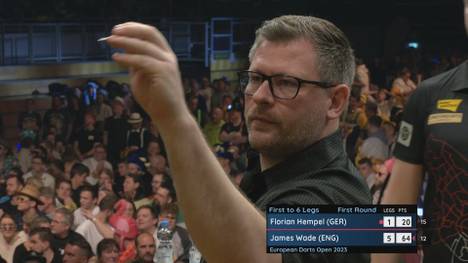 James Wade zieht bei der European Darts Open in Leverkusen mit einem 6:1 Sieg über Florian Hempel in die nächste Runde ein.