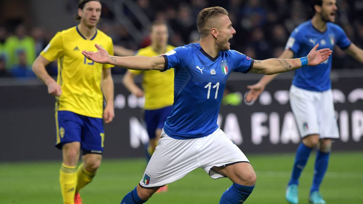 "De Telegraaf" (Niederlande): "Schweden taucht Italien in Trauer. Der viermalige Weltmeister ist bei der WM nicht dabei. Schweden hielt dem Druck in Mailand stand. Zum ersten Mal seit 1958 verpassen die Azzurri eine Weltmeisterschaft."