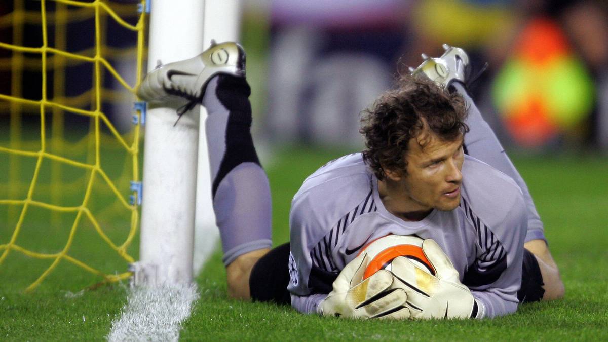JENS LEHMANN (Platz 3): Beim FC Arsenal steht Lehmann von 2003 bis 2008 unter Vertrag - und wird 2004 sogar ungeschlagen Meister. 148 Premier-League-Spiele stehen auf seinem Konto