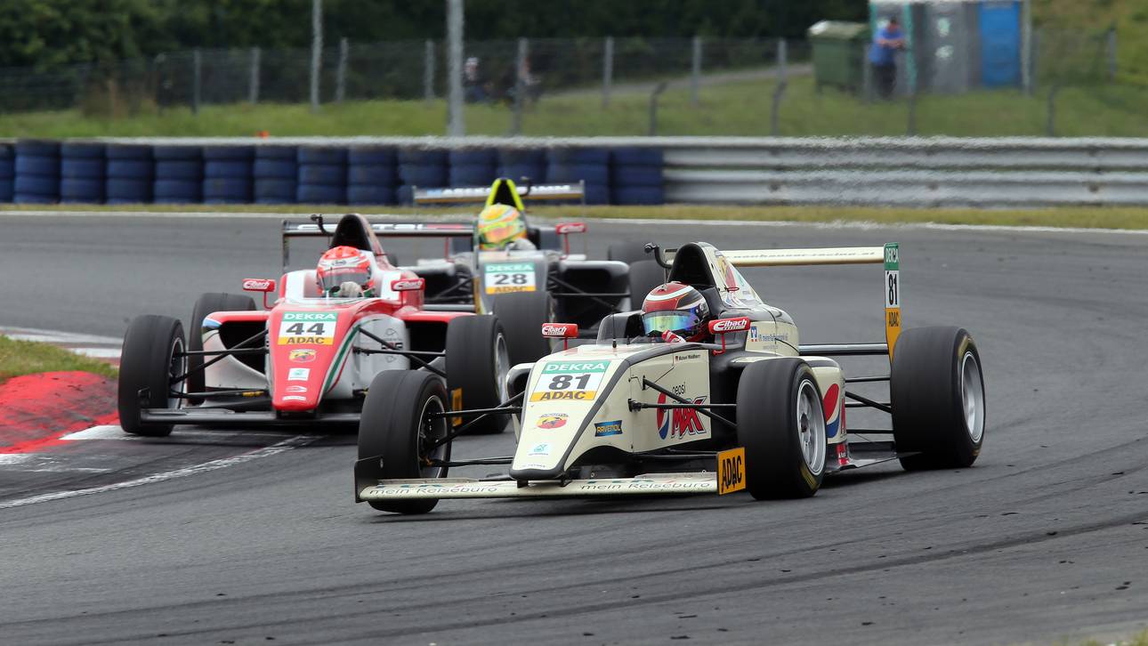 Formel 4 verlängert mit Pirelli