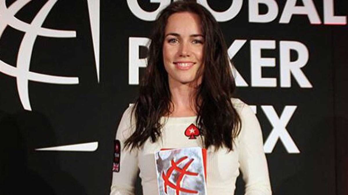 Boeree kümmert sich auch um andere: Zusammen mit Kurganov und dem deutsche Weltklassespieler Philipp Gruissem hat sie die Charity-Initiative REG gegründet und dafür auch einen Global Poker Award gewonnen