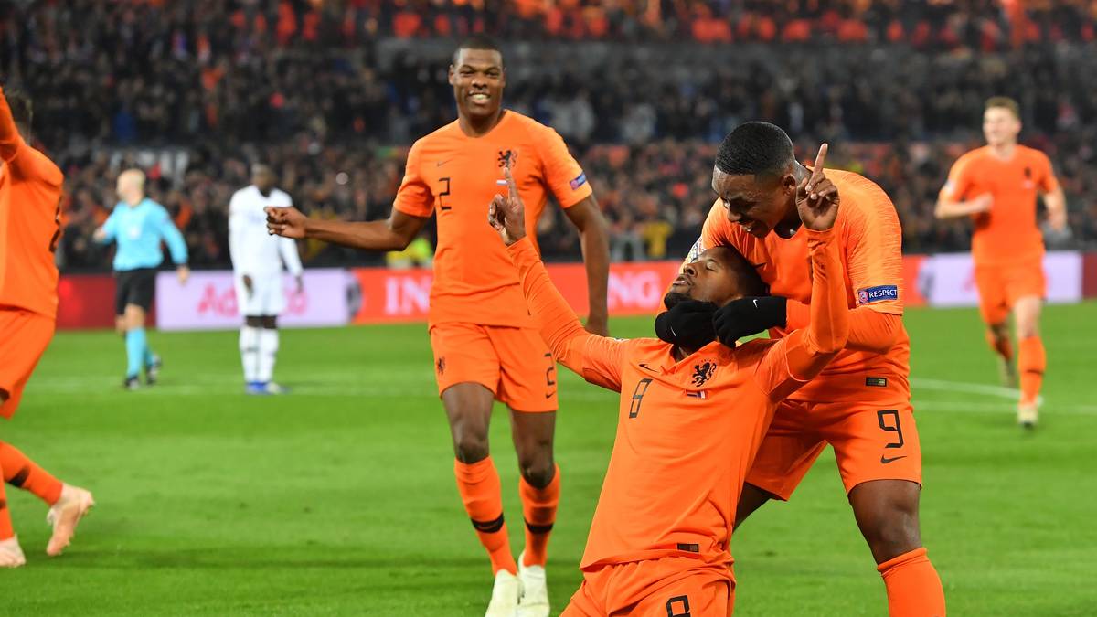NIEDERLANDE - TELEGRAAF: "Bei Remis in Deutschland werden die Niederlande Gruppensieger in der Nations League. Oranje legt auch Frankreich übers Knie. Die niederländische Elf hat einen verrückt großartigen Sieg über Frankreich erreicht"