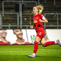 Die Frauen des 1. FC Köln fahren im Kampf um den Klassenerhalt in der Bundesliga einen wichtigen Sieg ein. Ex-Nationalspielerin Mandy Islacker überragt mit einem Dreierpack.