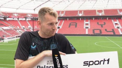 Lukáš Hrádecký erhält gemeinsam von SPORT1 und Polarweiss die "Weisse Weste" für die meisten Zu-Null-Spiele in der vergangenen Bundesliga-Spielzeit. Im Vorfeld des Spitzenspiels gegen Rekordmeister Bayern München spricht der Leverkusen-Kapitän über die Vorfreude auf das Spiel.