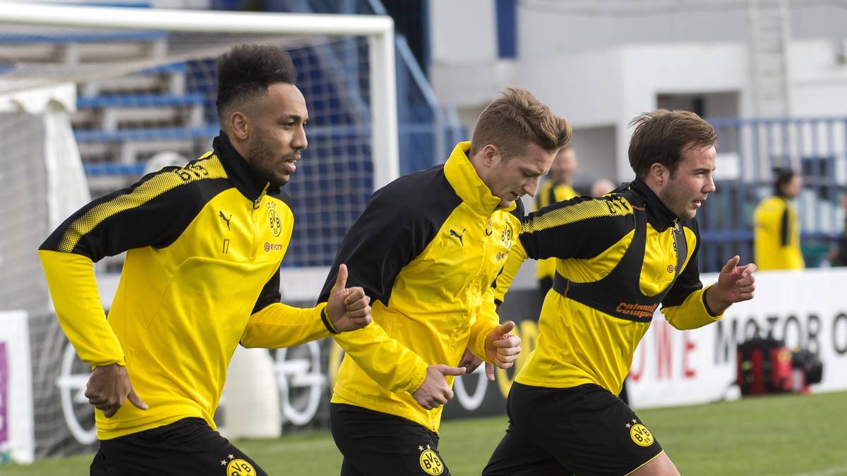 Aus Sicht der Teamkollegen ein weitere Tabubruch: Alle anderen Dortmunder reisten wie üblich ohne ihre Familie an, um für die Rückrunde zu schuften. Aubameyangs Familie dagegen kann den Termin zur Urlaubsentspannung nutzen