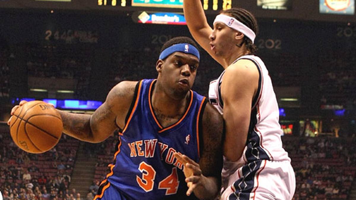 Eddie Curry, frührer Center der New York Knicks, wird im Sommer 2007 bei einem Raubüberfall gefesselt - seine Ehefrau und seine Angestellten ebenso