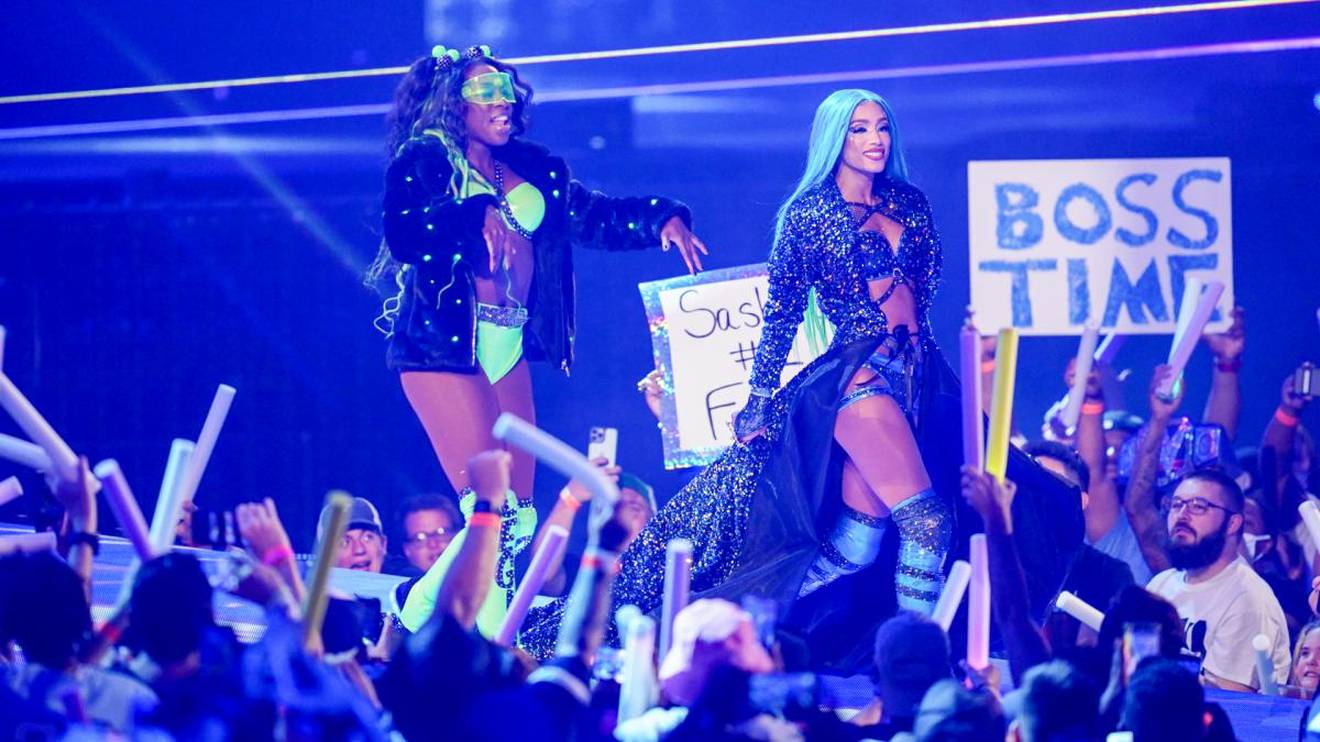 Naomi (l.) und Sasha Banks waren seit WrestleMania Tag Team Champions bei WWE