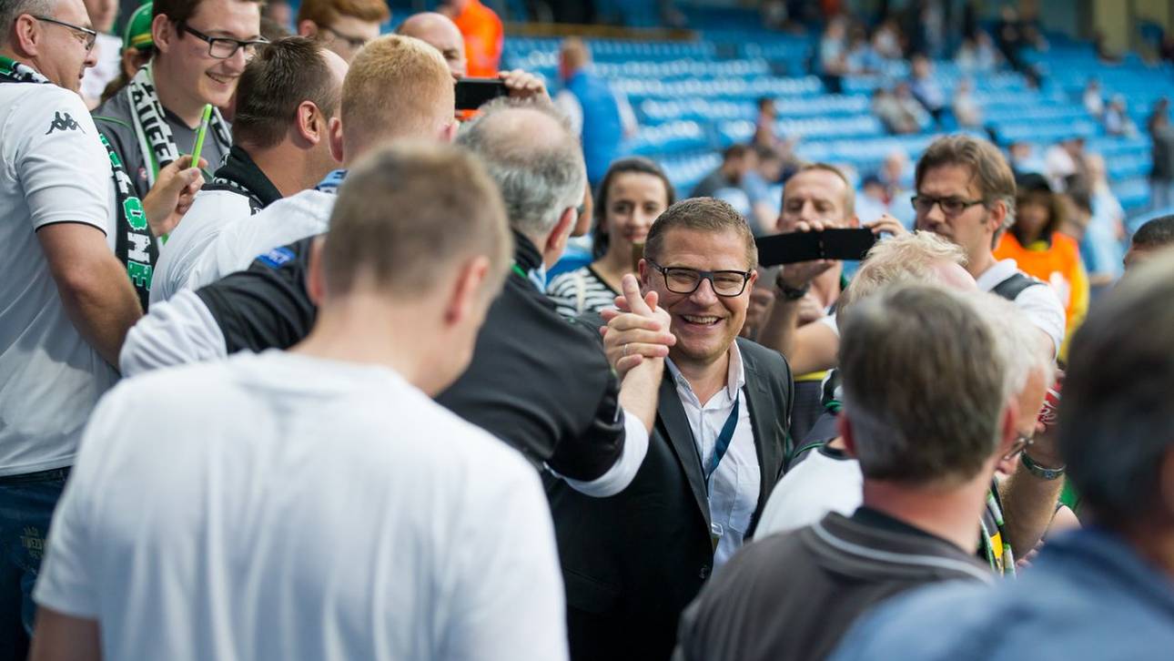 Eberl begrüßt Fans per Handschlag