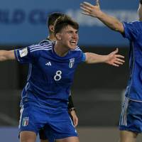 Nach Uruguay hat auch der Fußball-Nachwuchs Italiens bei der U20-Weltmeisterschaft in Argentinien das Endspiel am Sonntag erreicht.
