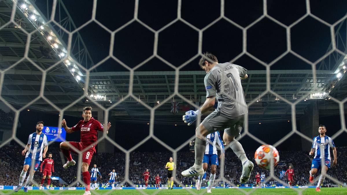 Nach dem Titelgewinn vor 15 Jahren kommt Porto jedoch nie mehr über das Viertelfinale hinaus. 2014 scheitern sie am FC Bayern (3:1 und 1:6), in der laufenden Spielzeit am FC Liverpool (0:2 und 1:4, Foto)
