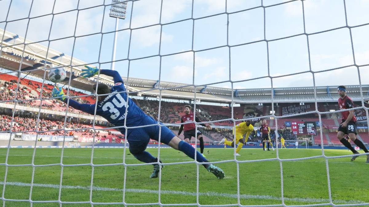 PLATZ 40: Benedikt Willert (1. FC Nürnberg): Weisse Westen: 0 - Gegentore: 8