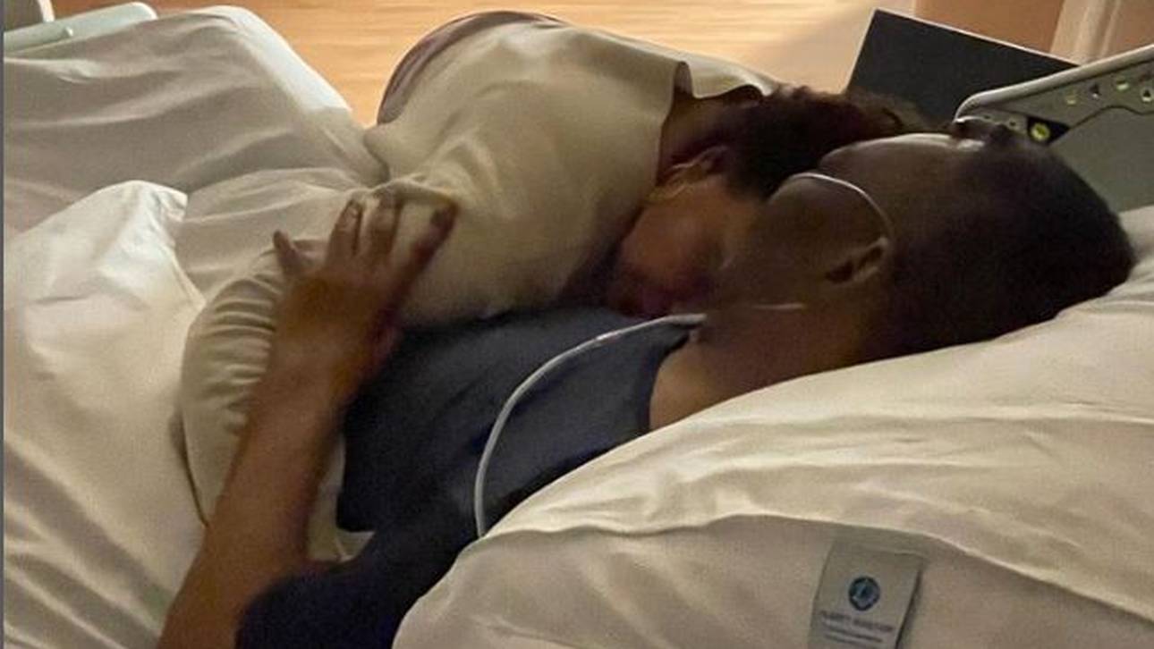 Familie versammelt sich um Pelé