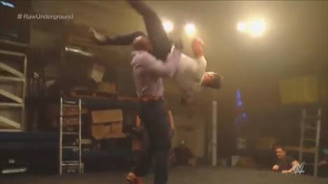 Die Gruppierung The Hurt Business (MVP, Bobby Lashley, Shelton Benjamin) zeigte sich verärgert über die Umtriebe bei der neuen WWE-Show RAW Underground - und prügelte sich durch.