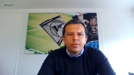 Samir Arabi spricht im CHECK24 Doppelpass über die Rettung mit Arminia Bielefeld am letzten Spieltag. Der Geschäftsführer Sport erklärt auch den Trainerwechsel von Neuhaus zu Kramer.