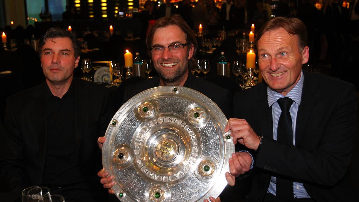 Klopp begann mit 33 Jahren bei Mainz 05 und führte das Team im Alter von 36 in die Bundesliga. Später mauserte er sich dann bei Borussia Dortmund zu einem der begehrtesten Trainer Europas. Mit den Borussen gewann Klopp zwei Meisterschaften und einmal den Pokal