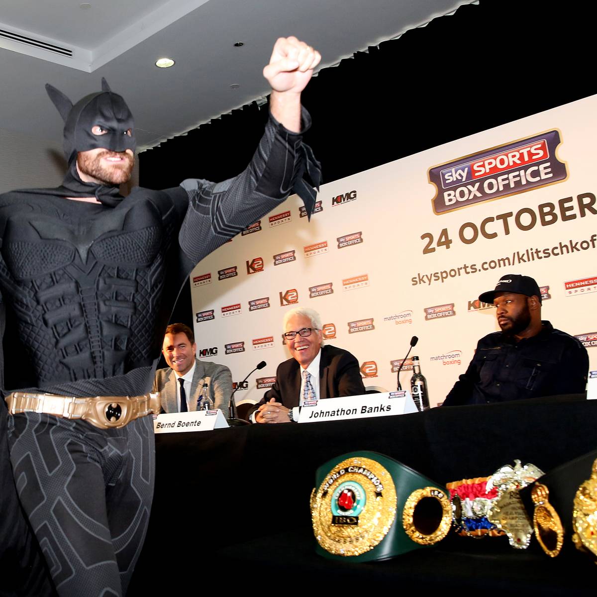 Boxen Tyson Fury tritt bei Pressekonferenz als Batman auf