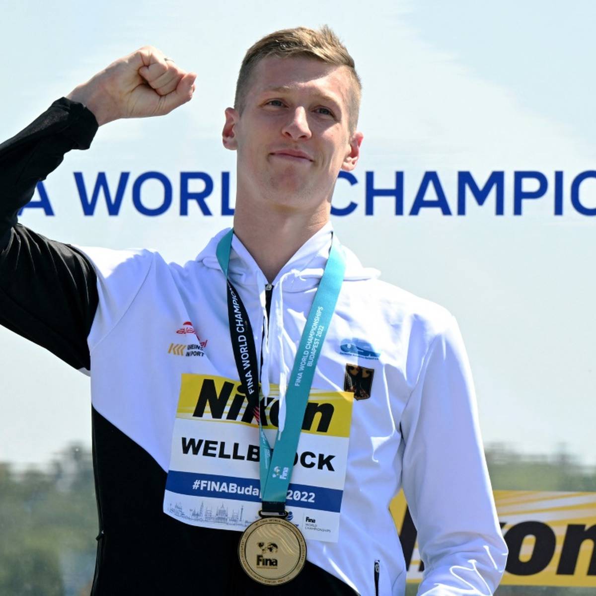 Die frühere Weltmeisterin Franziska van Almsick hat den deutschen Schwimmstar Florian Wellbrock in höchsten Tönen gelobt.