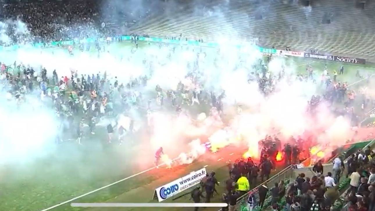 Komplette Pyro-Eskalation in Saint-Etienne