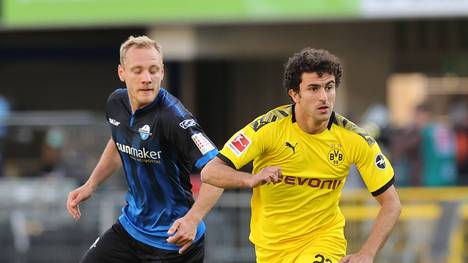 Mateu Morey (r.) feierte in Paderborn sein Bundesligadebüt für den BVB