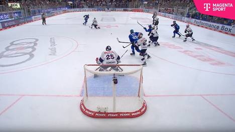 Der ERC Ingolstadt besiegt den EHC Red Bull München in der DEL. Riley Barber ebnet den Weg mit einem Hattrick, Daniel Pietta trifft traumhaft.