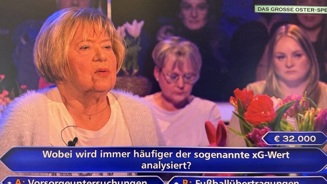 Fußball-Frage: Rentnerin strauchelt