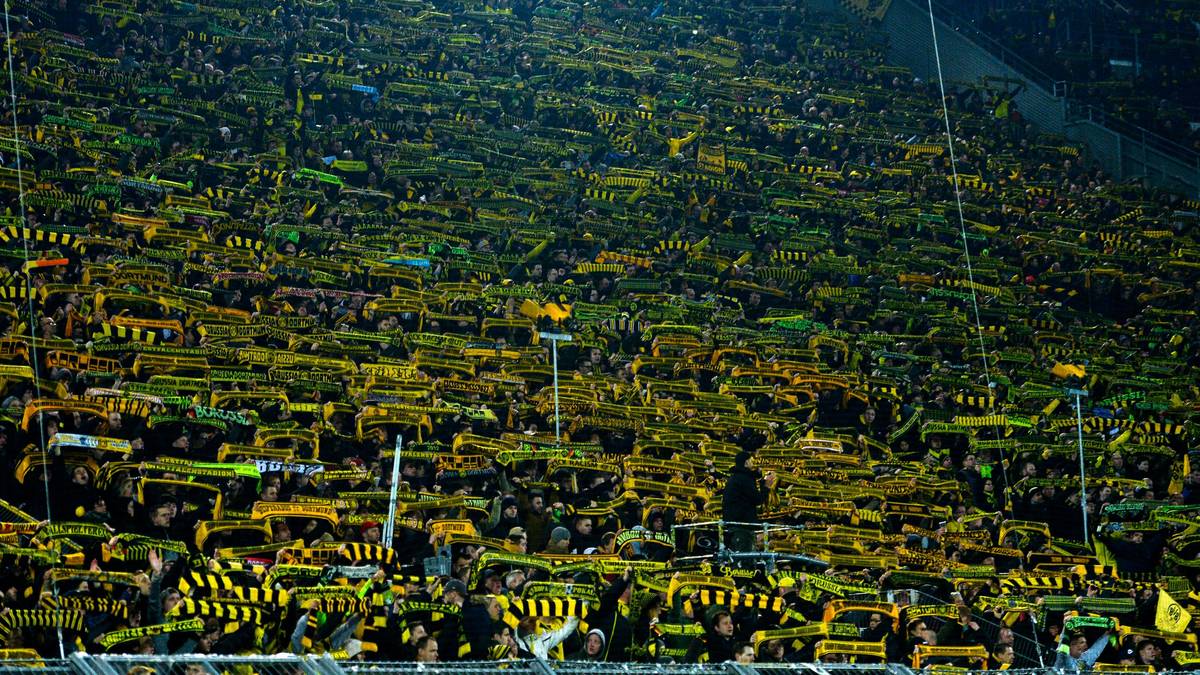 Als im März dieses Jahres ein BVB-Fan nach einem Herzinfarkt im Stadion stirbt, teilen die Reds die entsprechende Statusmeldung der Dortmunder mit den Worten: "You'll never walk alone"