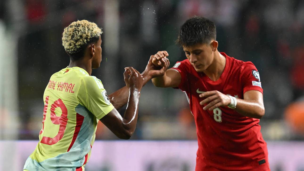 Lamine Yamal (l.) und Arda Güler geraten in der WM-Qualifikation aneinader