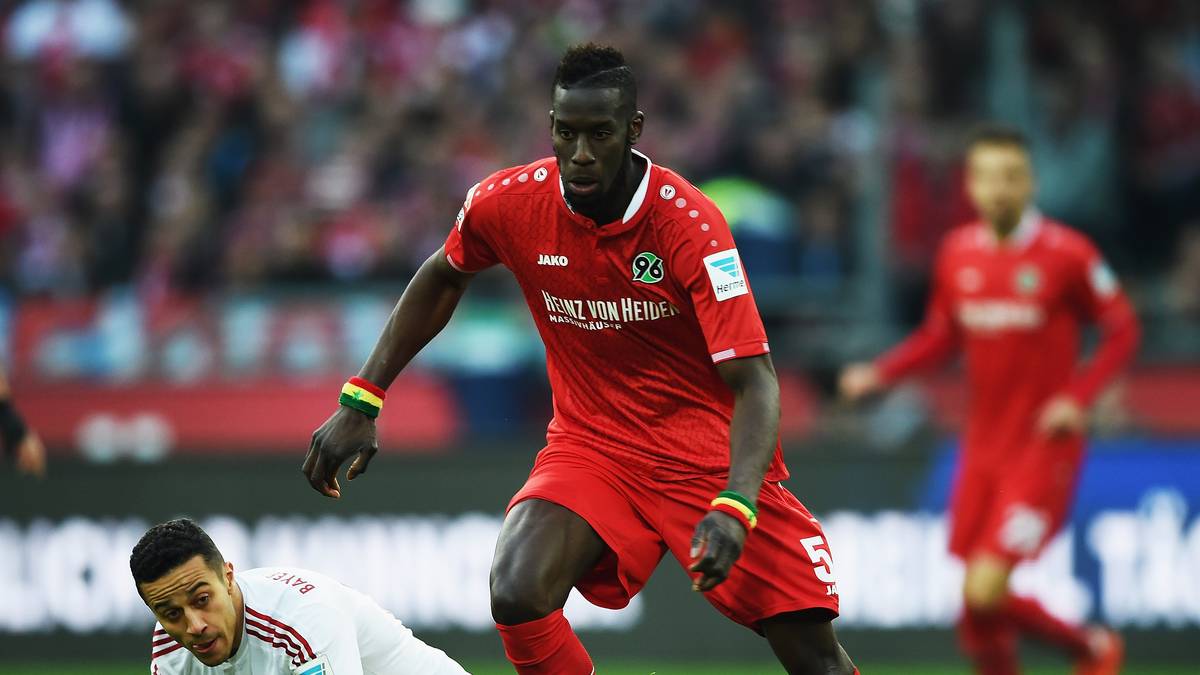 Unmittelbar vor der Winterpause gehen die Münchner auf dem Zahnfleisch: Zwar kehrt Thiago erstmals wieder in die Startelf zurück, insgesamt stehen Guardiola aber nur 13 Feldspieler zur Verfügung