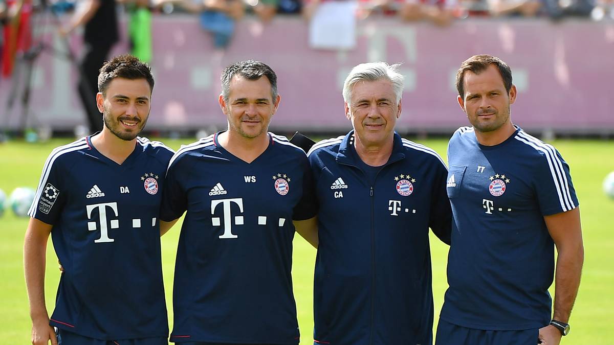 Das Trainerteam auf einen Blick: Davide Ancelotti, Willy Sagnol, Carlo Ancelotti und Torwarttrainer Toni Tapalovic (v.l.)