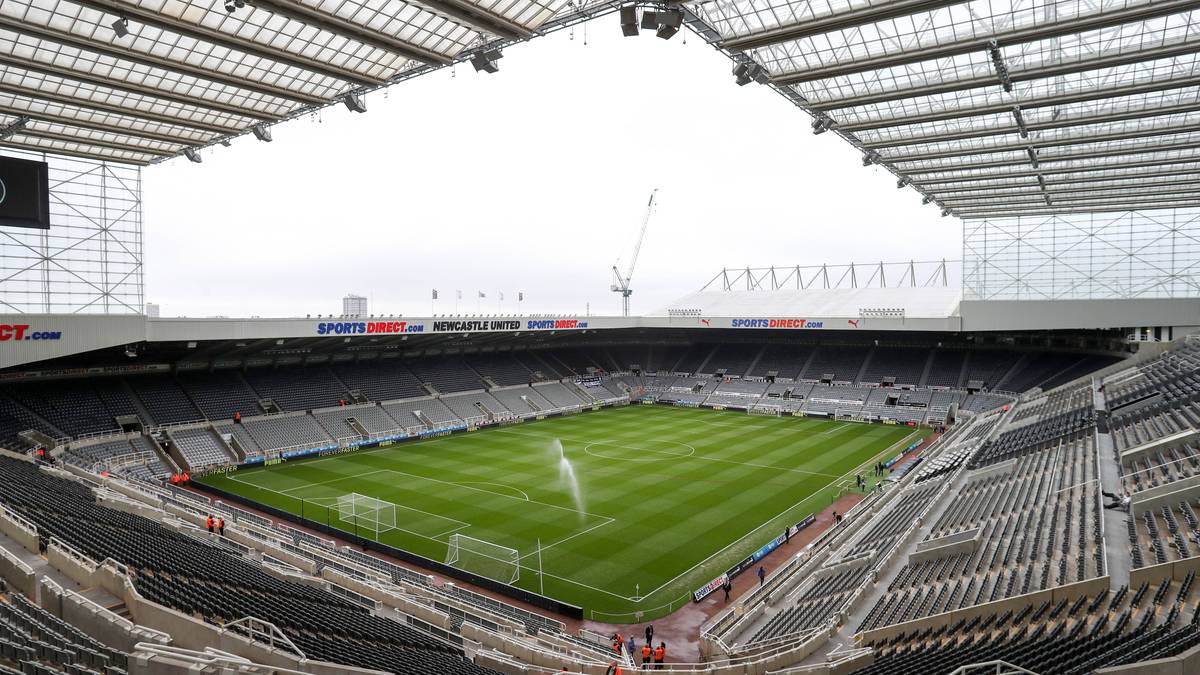 St. James' Park, Kapazität: 52.338, Verein: Newcastle United: Der gefürchtete St. James’ Park in Newcastle bietet immerhin auch über 50.000 Zuschauern Platz