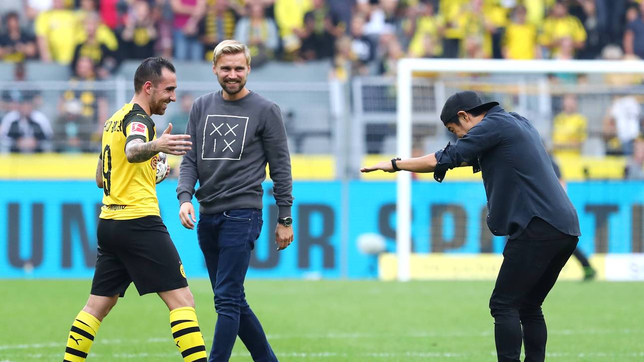 BVB feiert Tor-Held Alcacer