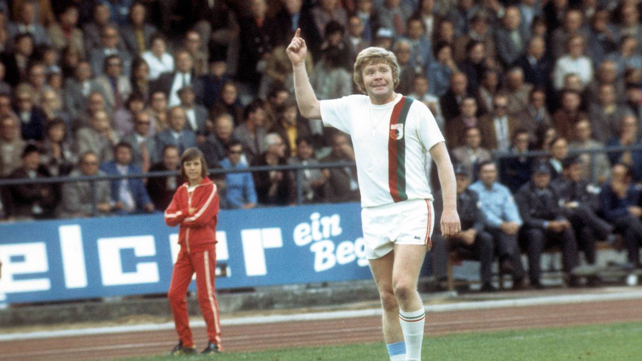 Helmut Haller im Jahr 1973 im Rosenaustadion. Der FC Augsburg spielte gegen Darmstadt 98.