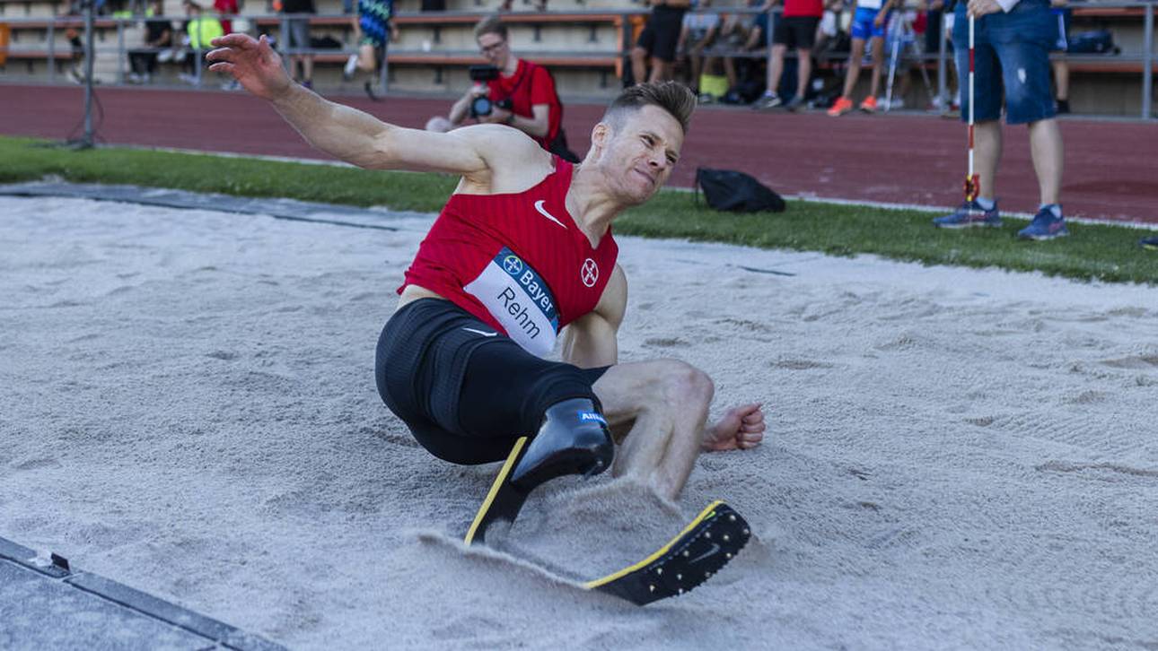 Markus Rehm beim integrativen Sportfest in Leverkusen