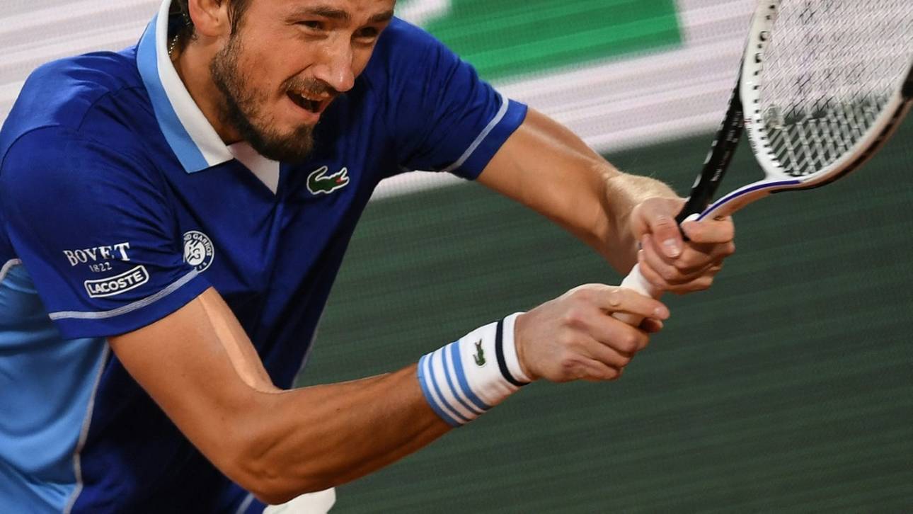 Medvedev im Achtelfinale von Halle