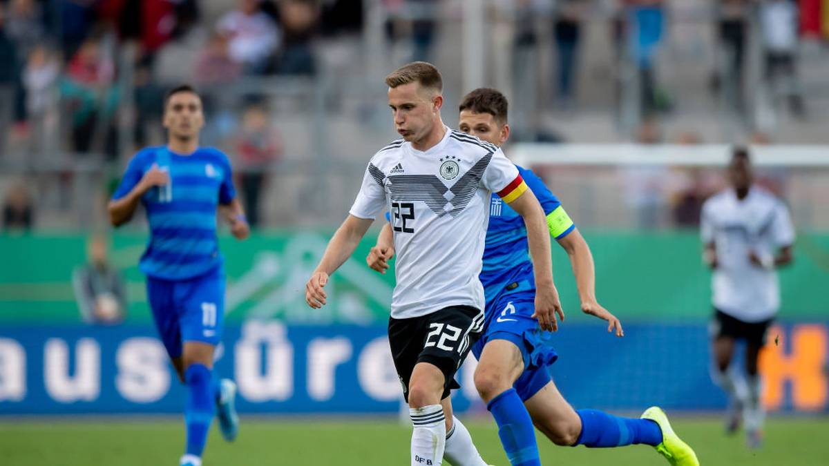 MAXIMILIAN EGGESTEIN (22): "Ich würde gerne wieder dabei sein. Aber um das zu schaffen, muss es im Verein wieder laufen", sagte der 22-Jährige im SPORT1-Podcast "Lieber Fußball”. Der Bremer hat derzeit nur Außenseiterchancen