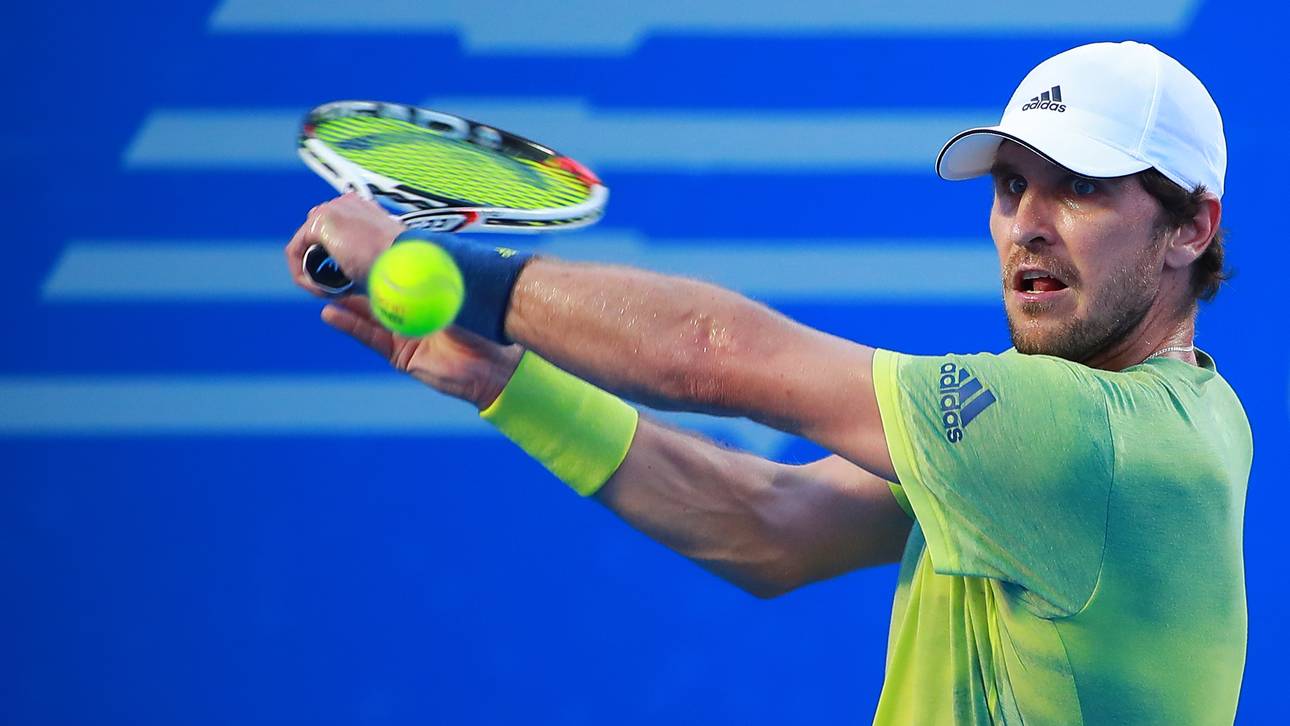 Zverev kämpft sich in zweite Runde